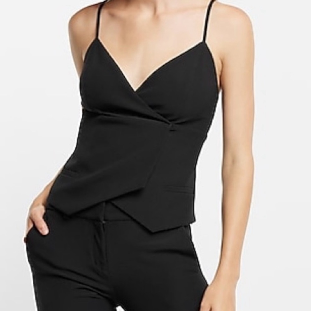 Express Structured V-Neck Wrap Side
Button Cami size Medium